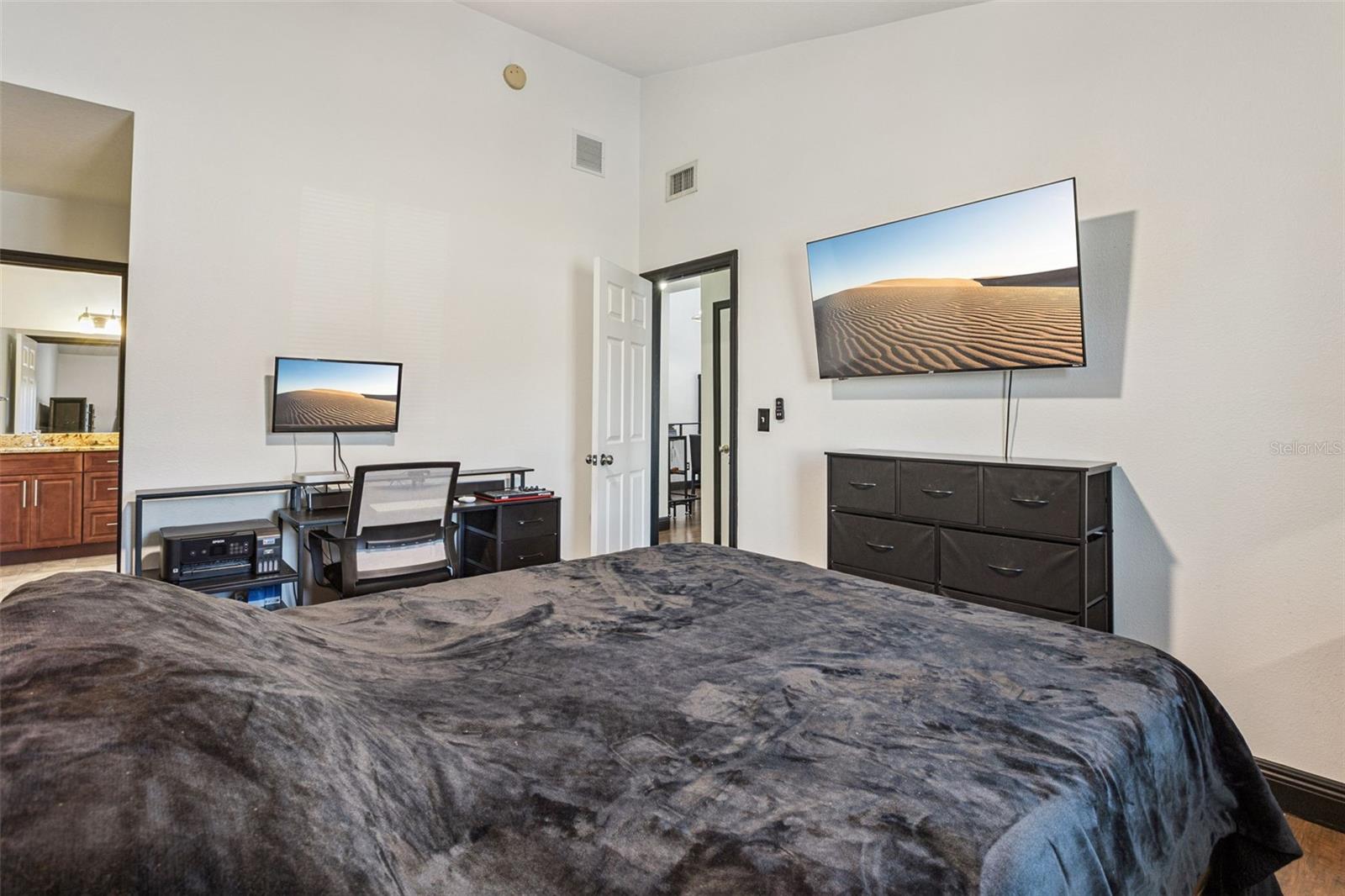 145 N PEARL LAKE CSWY #208