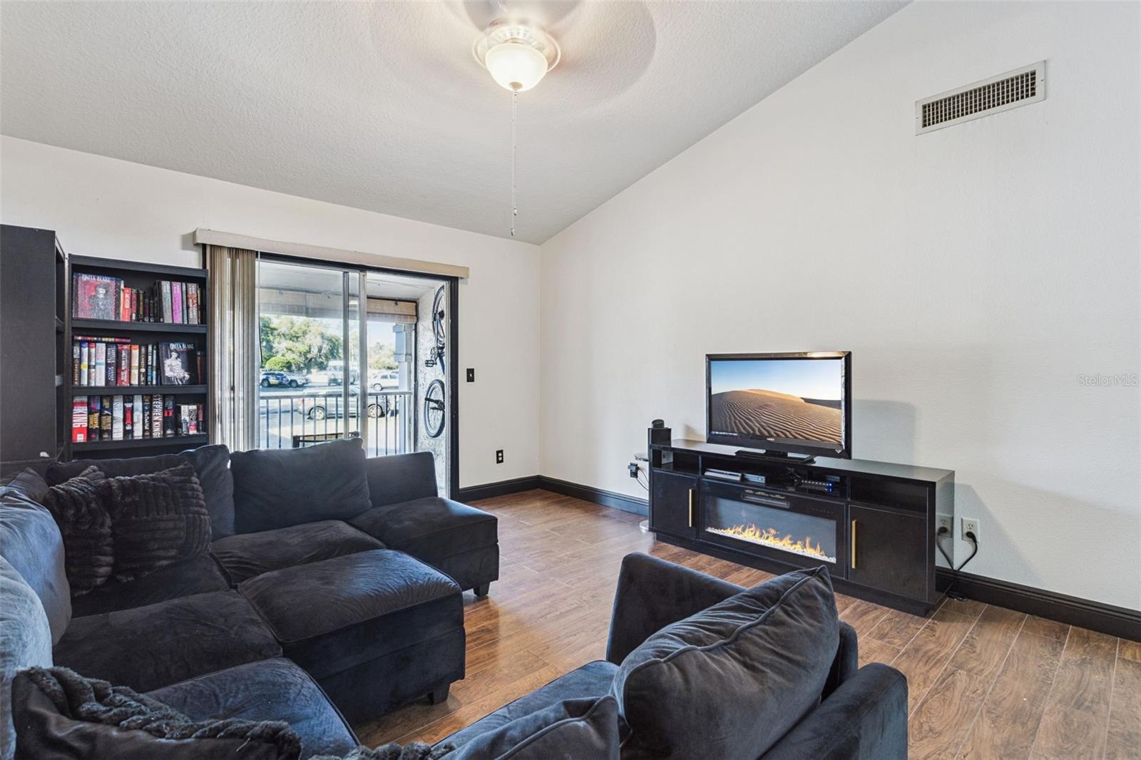 145 N PEARL LAKE CSWY #208