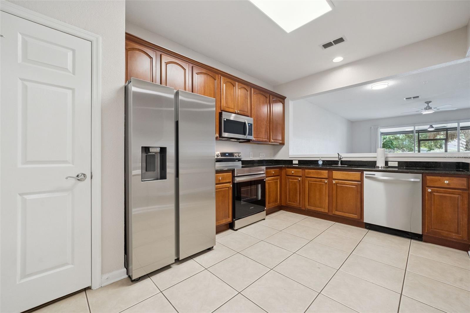7138 SHOWCASE LN