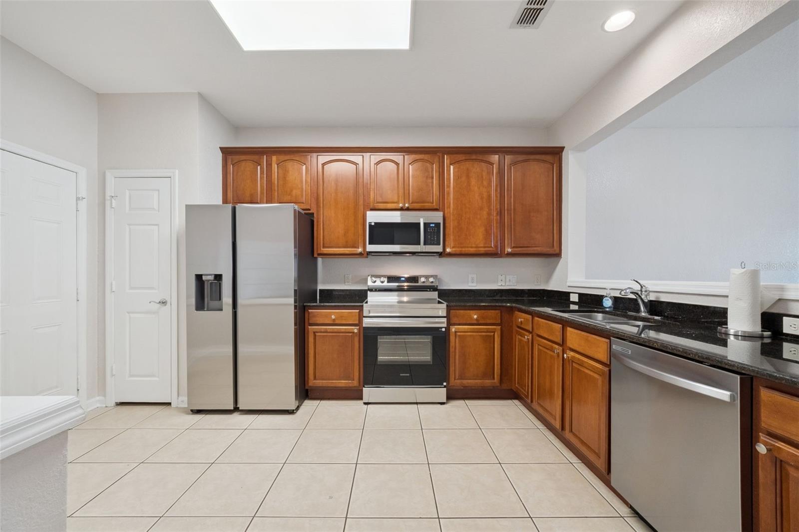 7138 SHOWCASE LN