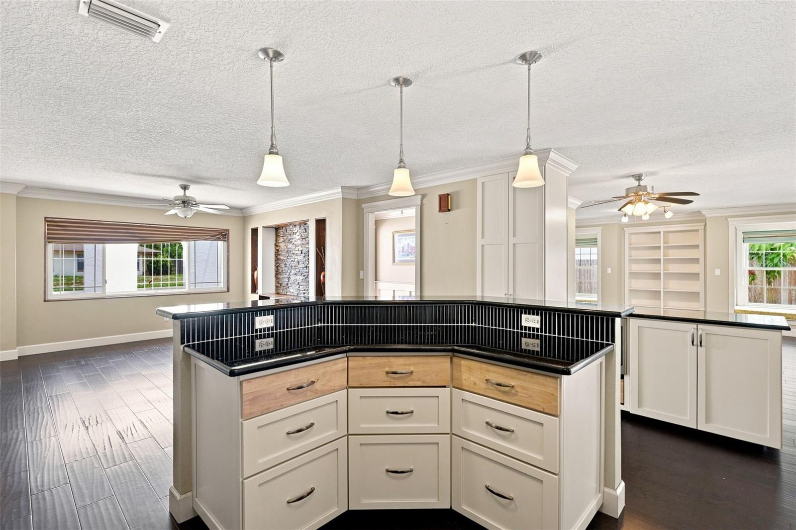 6785 TAMARIND CIR