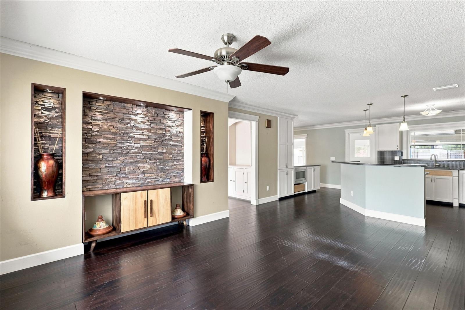 6785 TAMARIND CIR