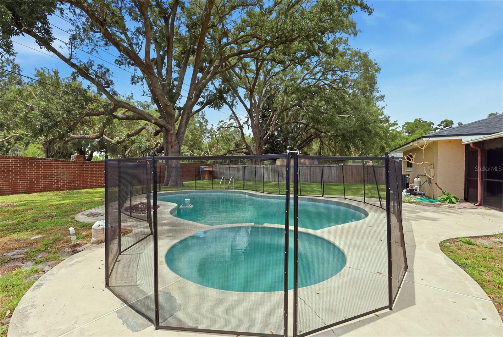 6785 TAMARIND CIR
