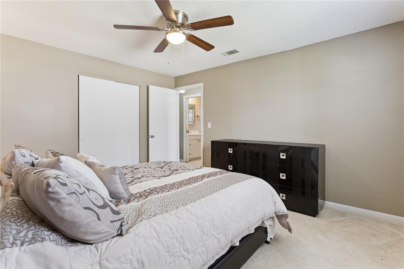 4880 SANTA ROSA AVE