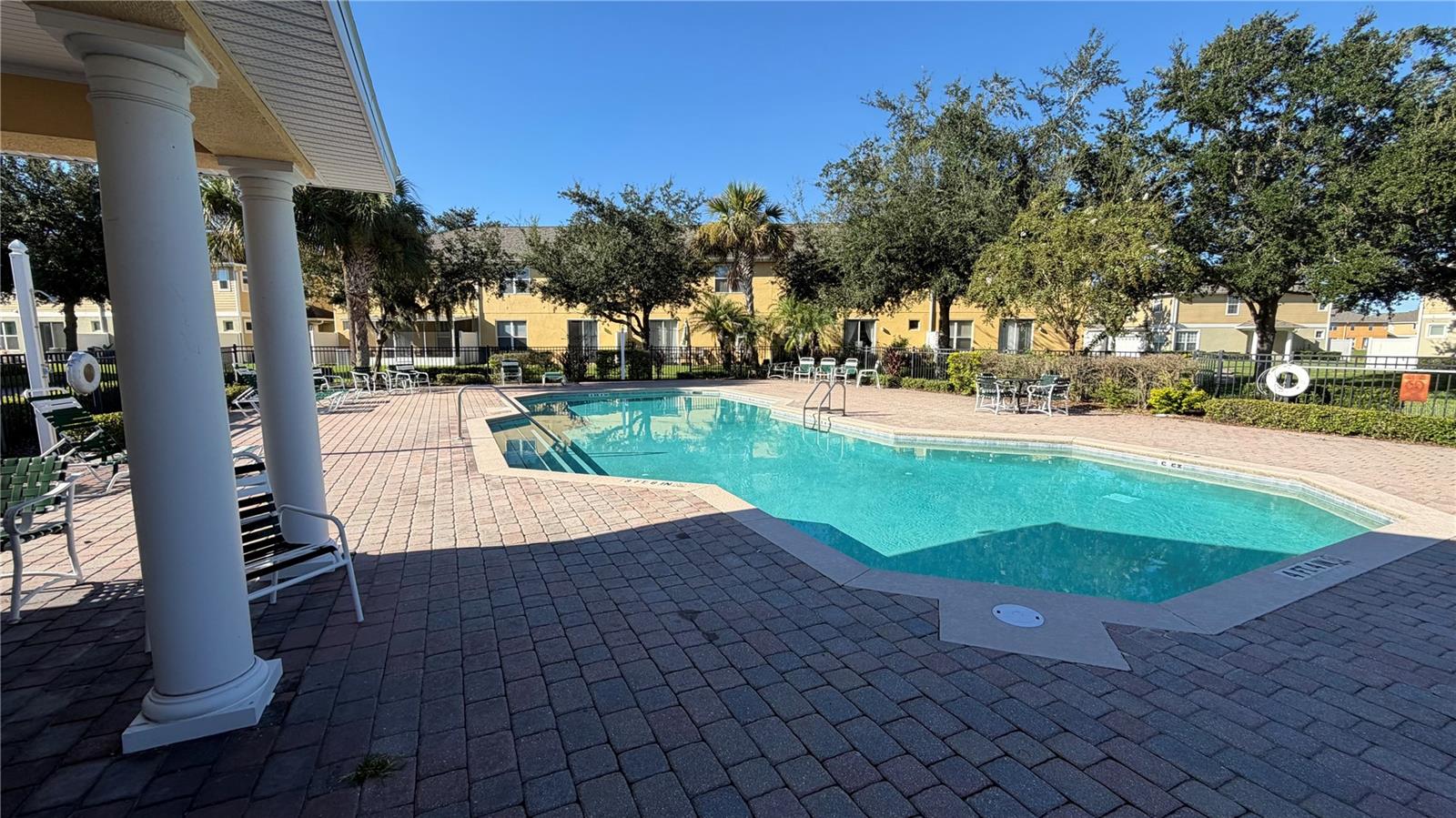4925 POOLSIDE DR