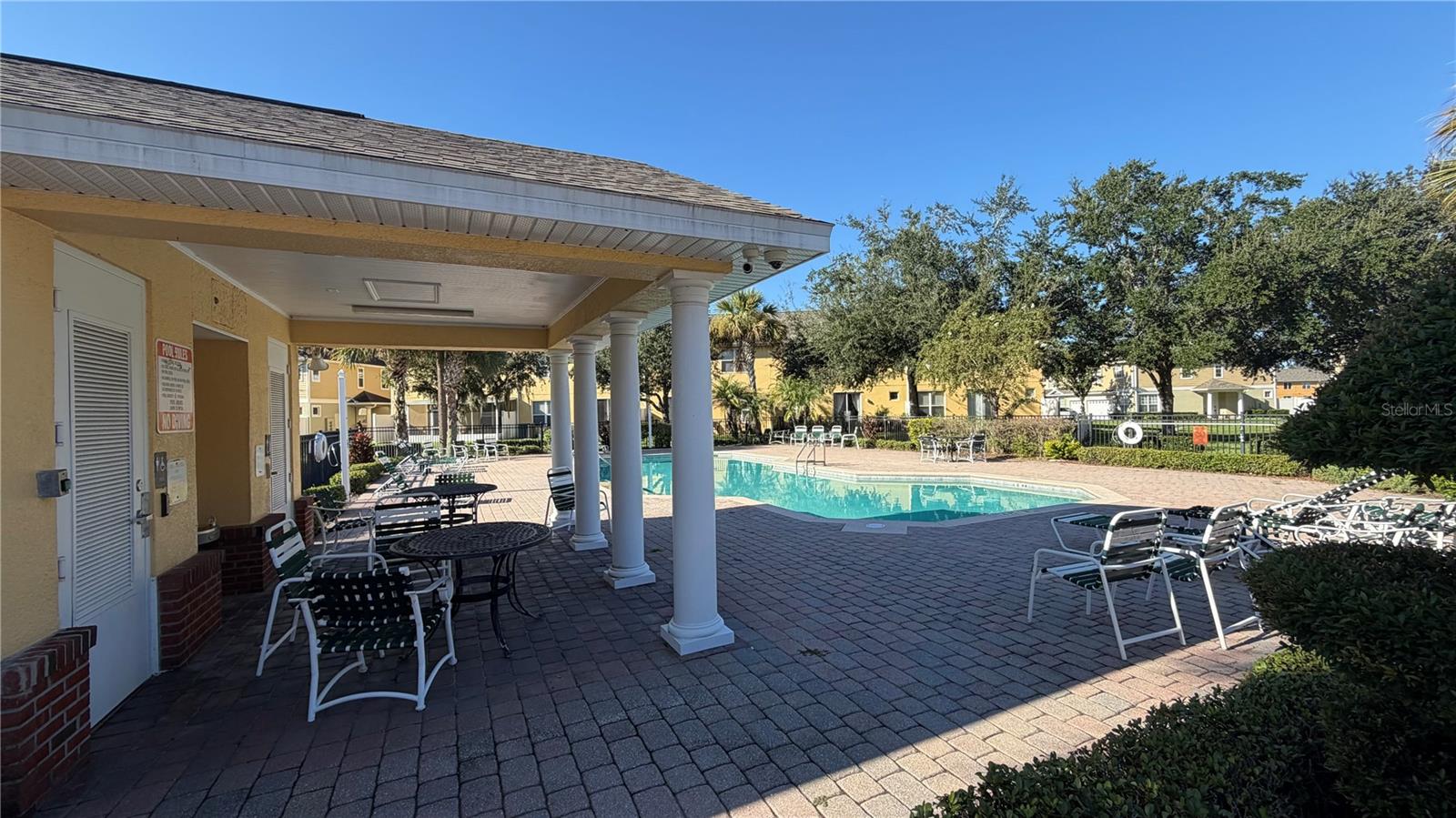 4925 POOLSIDE DR