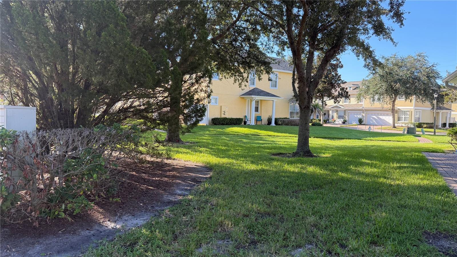 4925 POOLSIDE DR