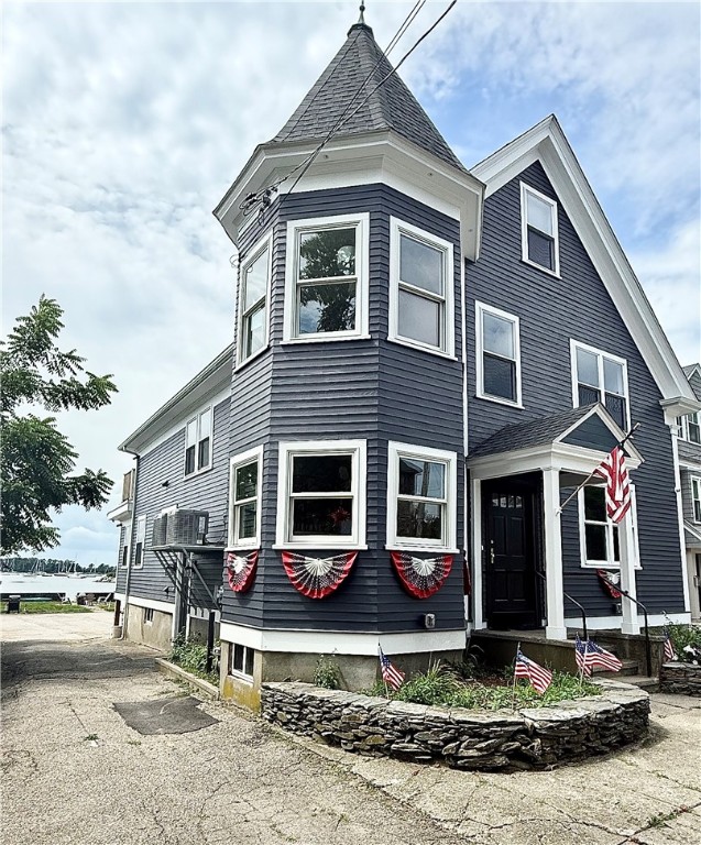 825 Hope Street