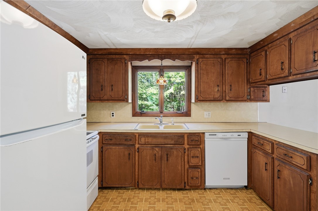 19 Crestwood Drive