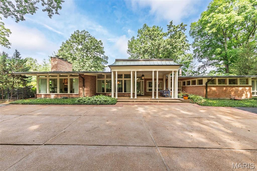 24 Twin Springs Lane