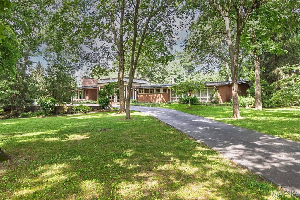 24 Twin Springs Lane