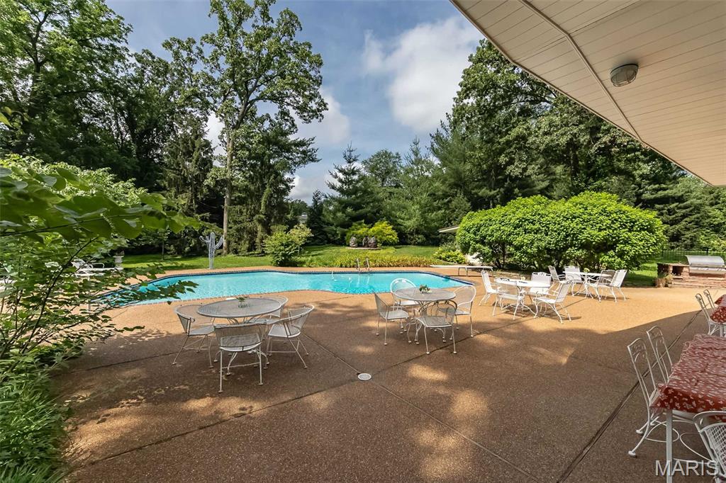 24 Twin Springs Lane