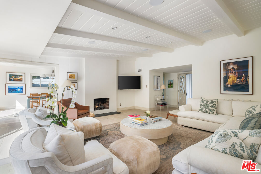 1801 San Ysidro Dr