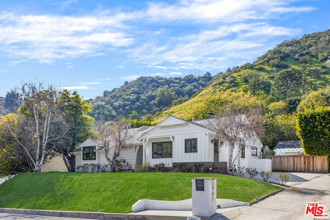1801 San Ysidro Dr
