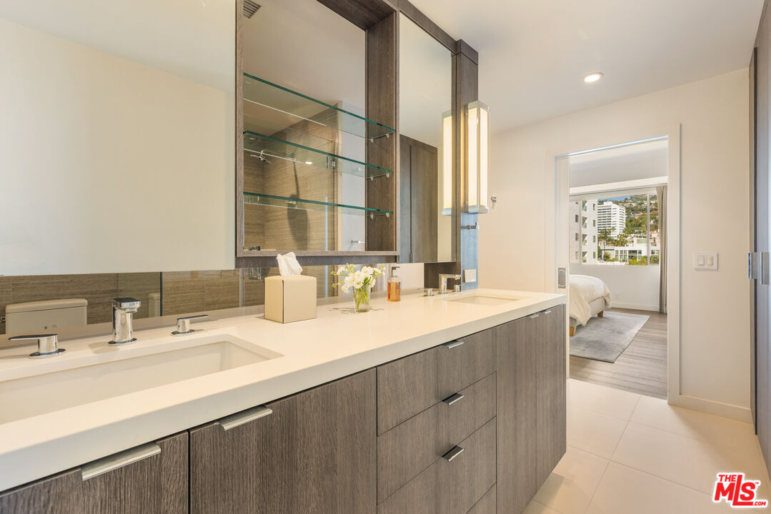 818 N Doheny Dr Unit: 803