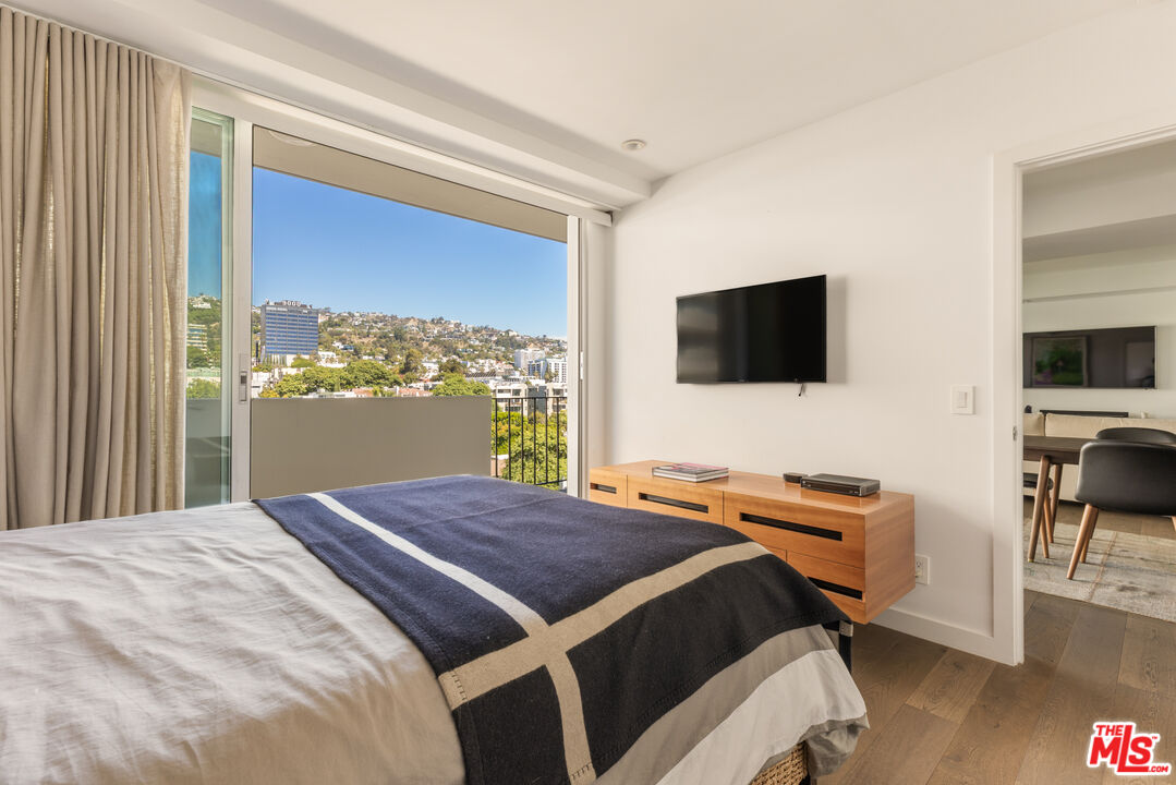 818 N Doheny Dr Unit: 803