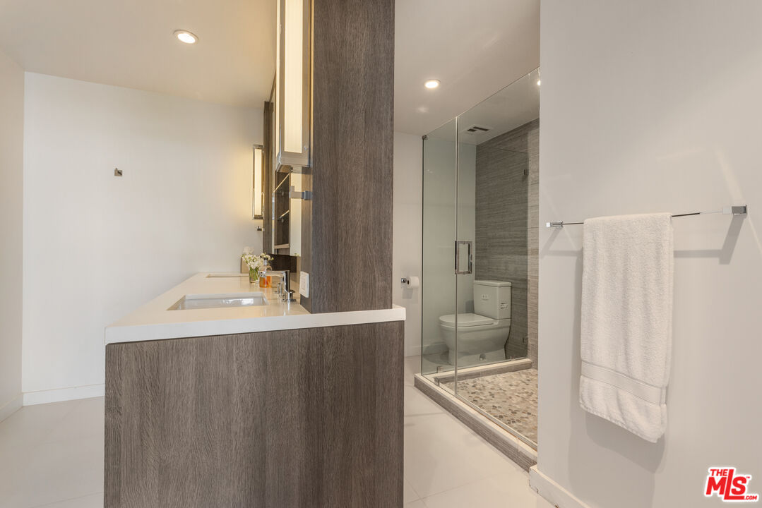 818 N Doheny Dr Unit: 803