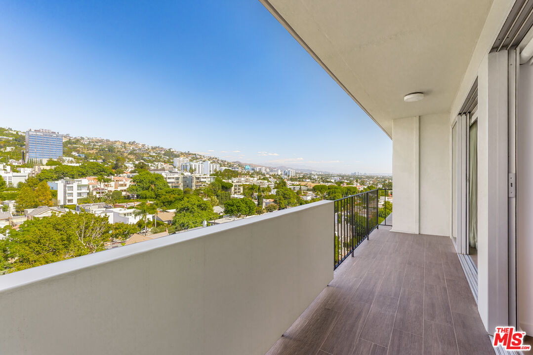818 N Doheny Dr Unit: 803