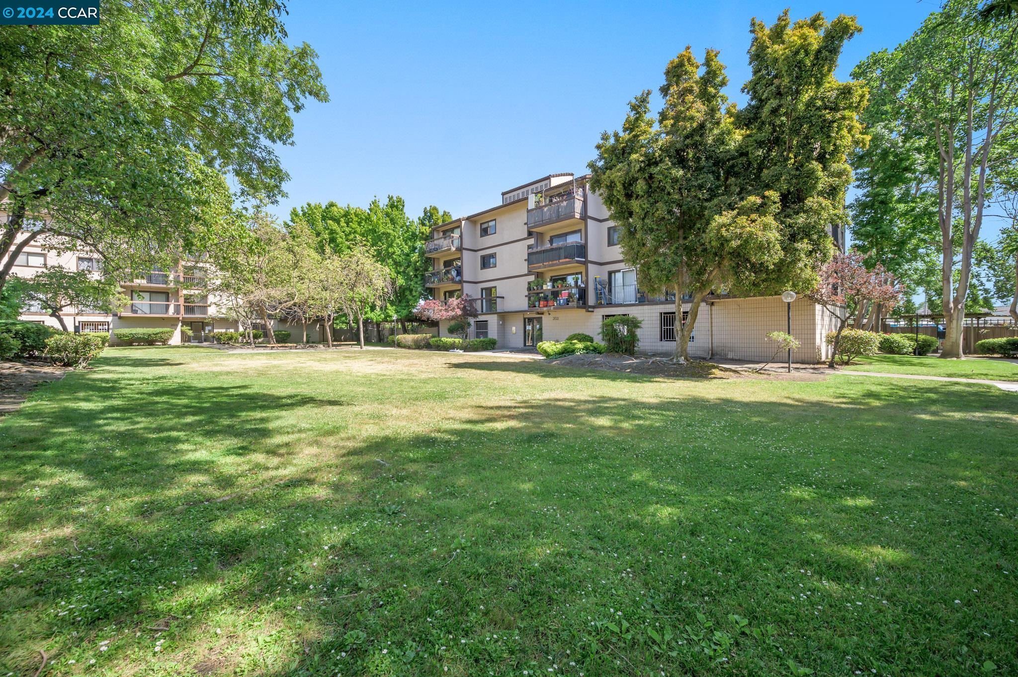 2021 Market Ave # 216