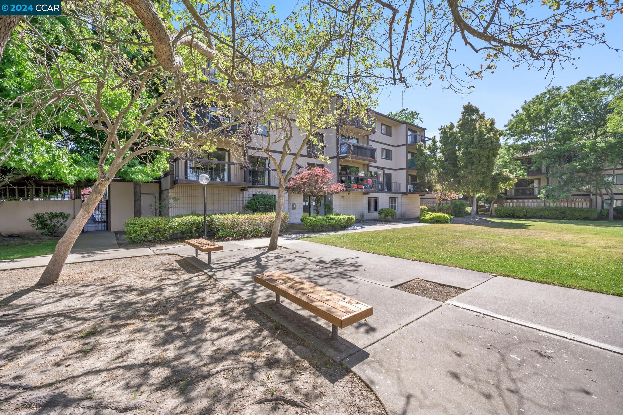 2021 Market Ave # 216