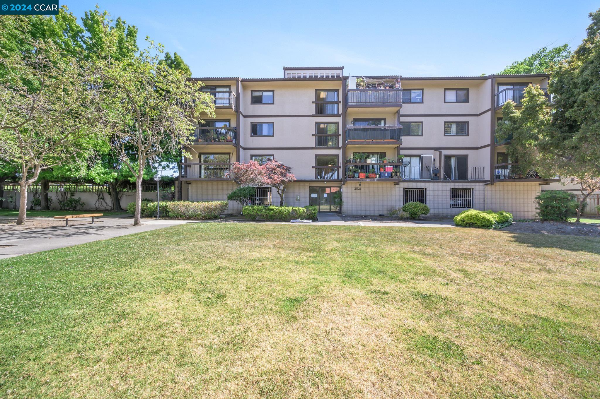 2021 Market Ave # 216