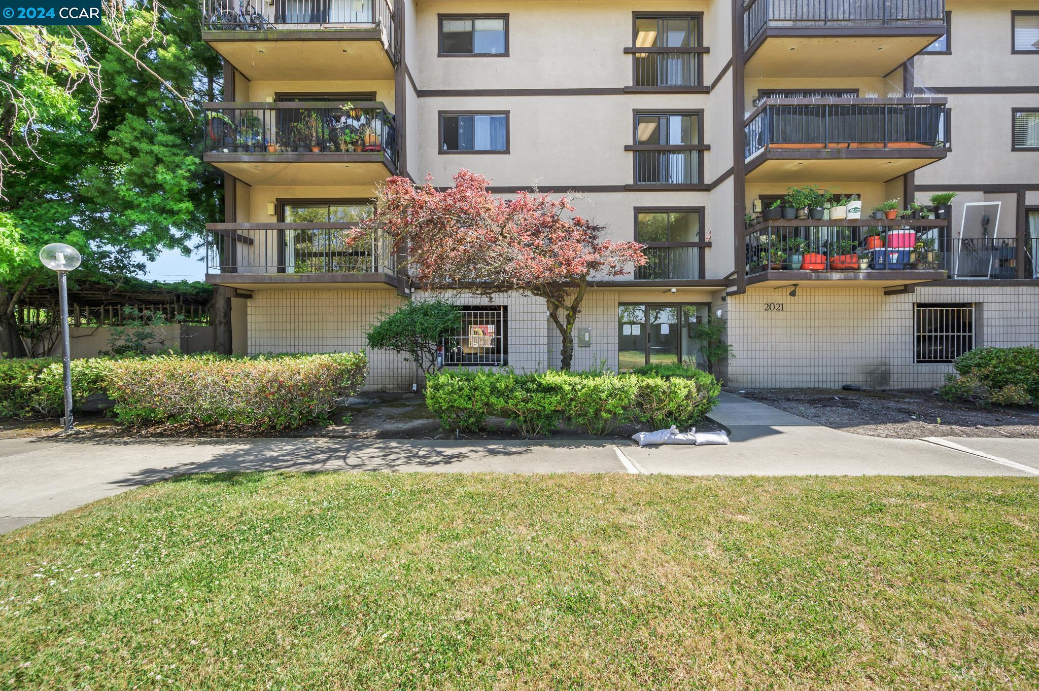 2021 Market Ave # 216