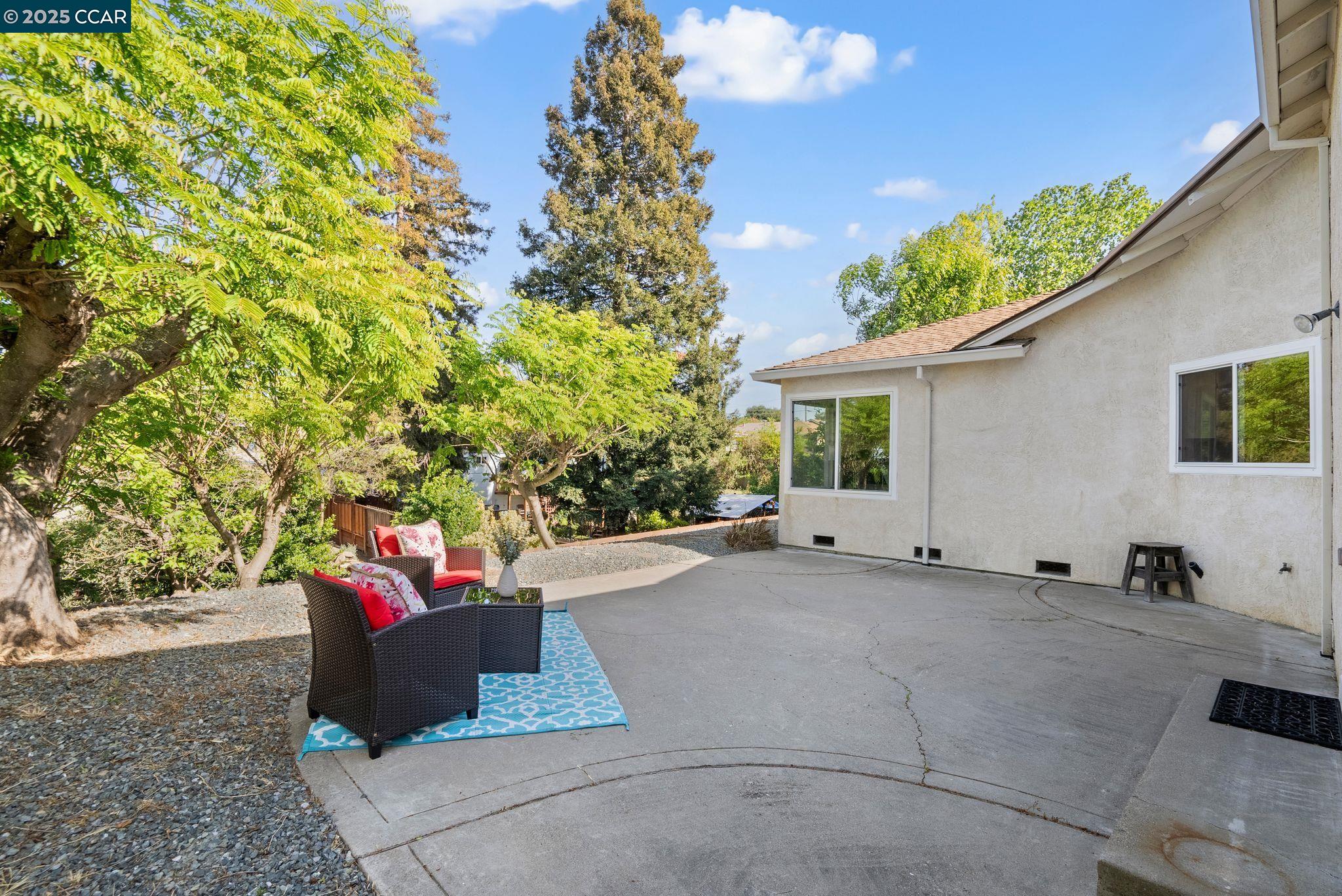 2526 Holly View Drive