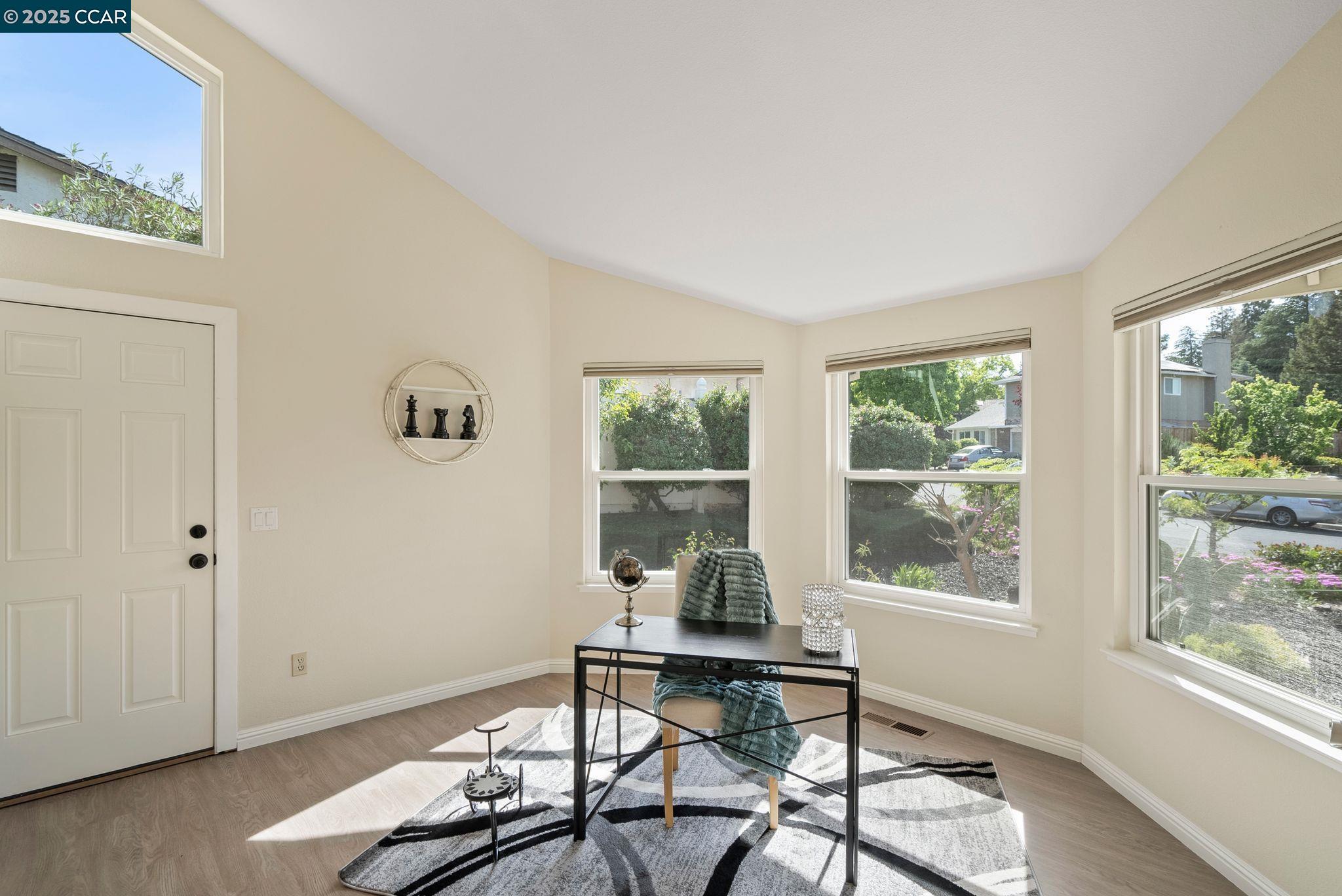 2526 Holly View Drive