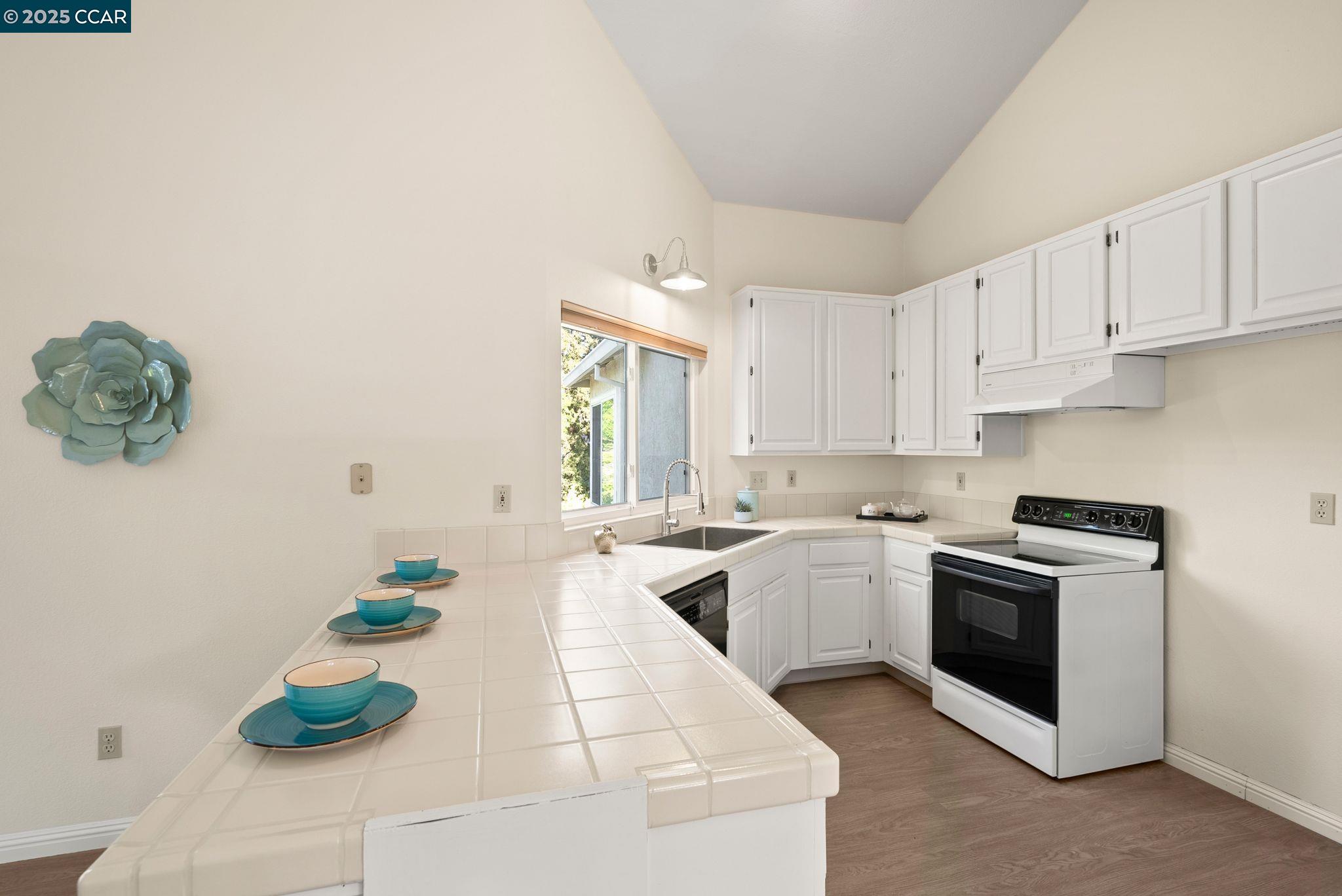 2526 Holly View Drive