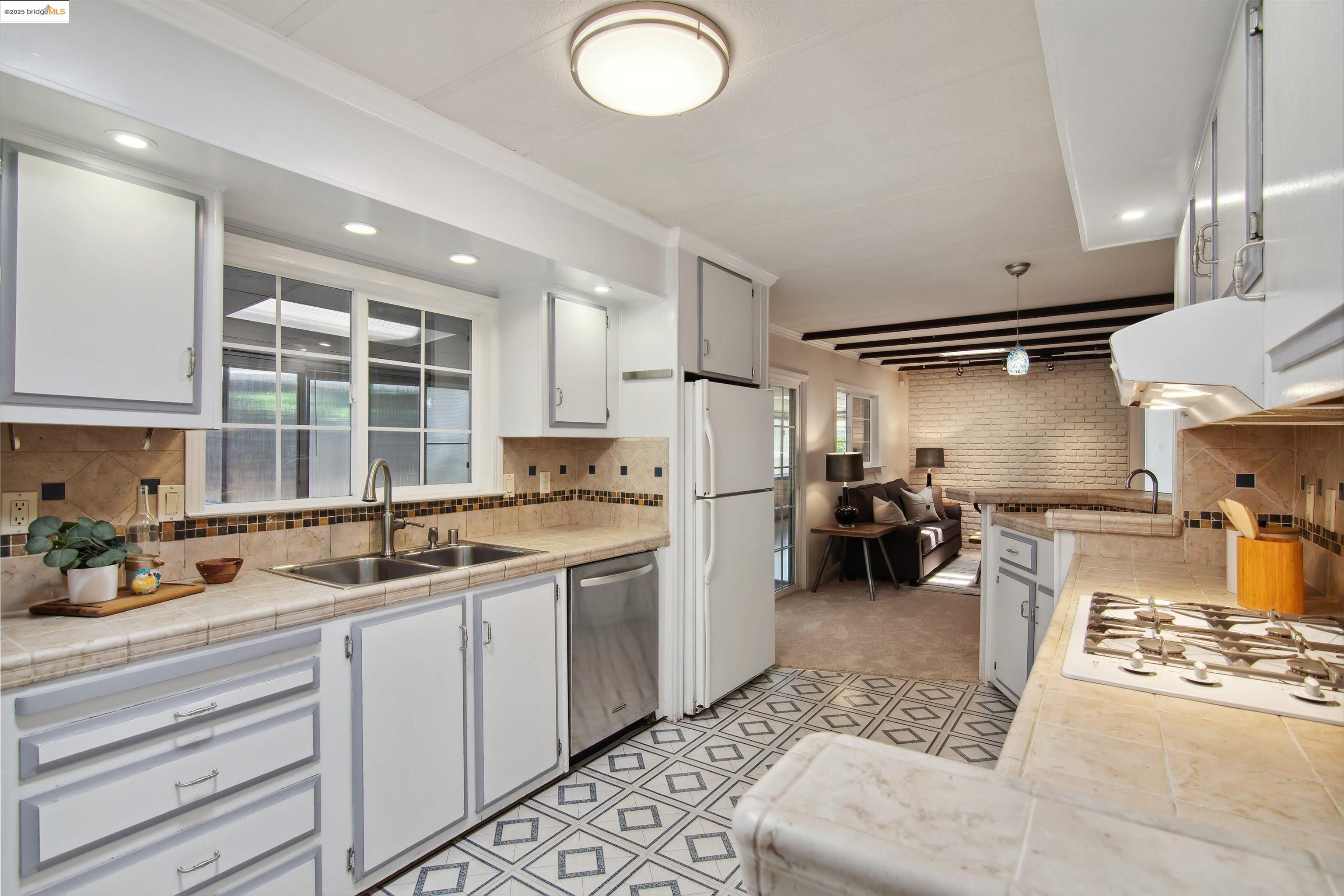 3505 Gateway Rd # 25E