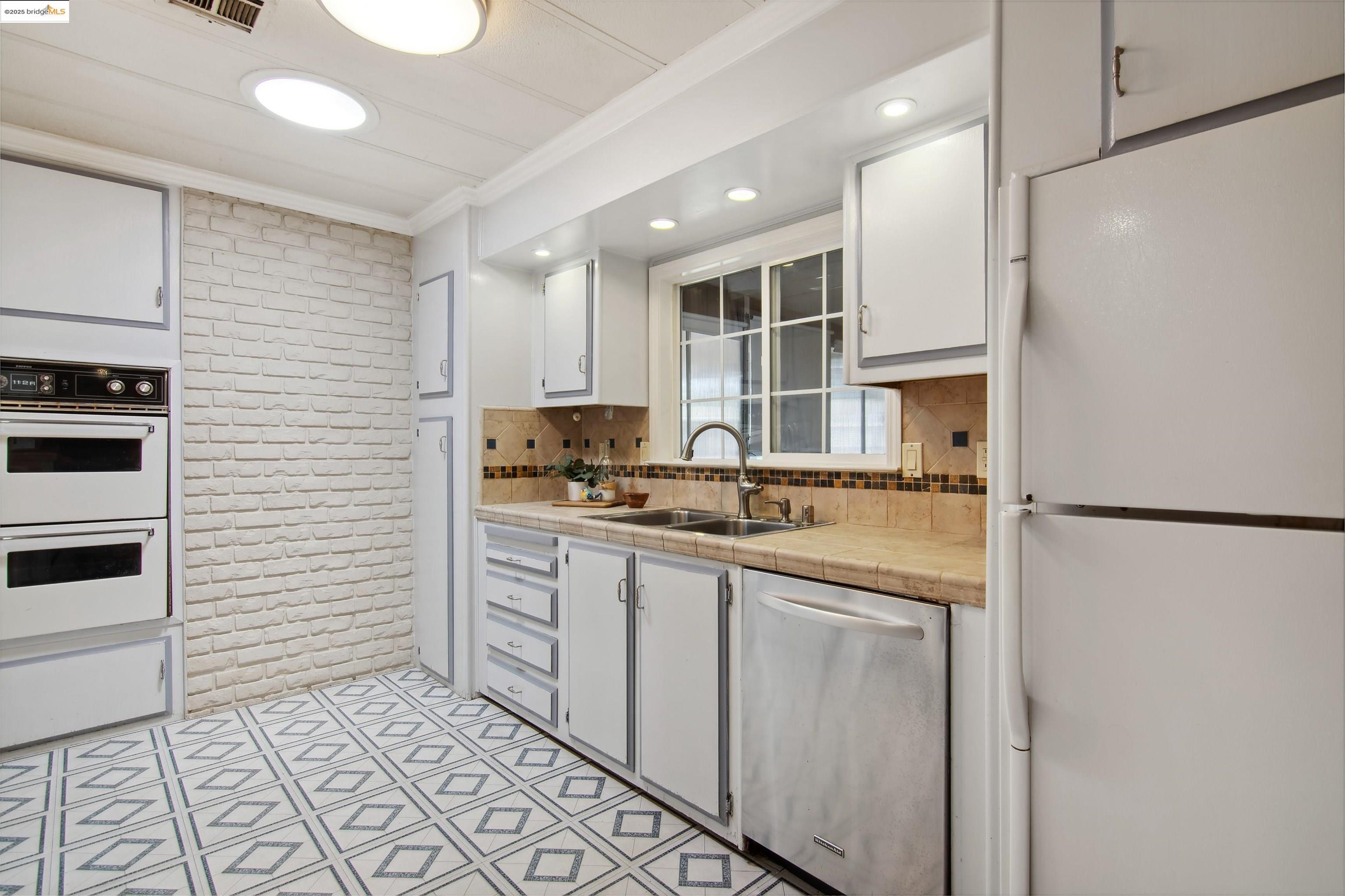 3505 Gateway Rd # 25E