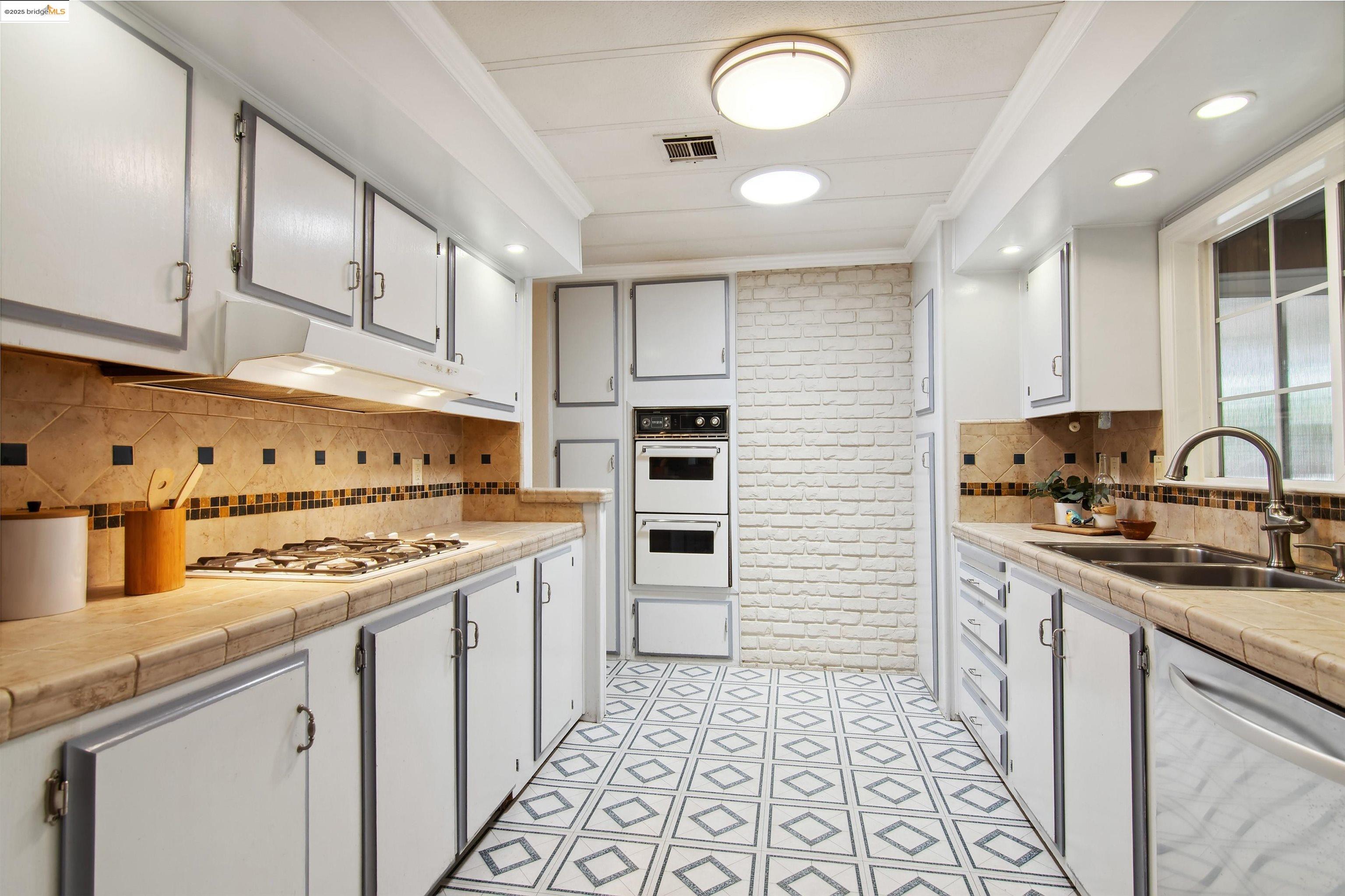 3505 Gateway Rd # 25E