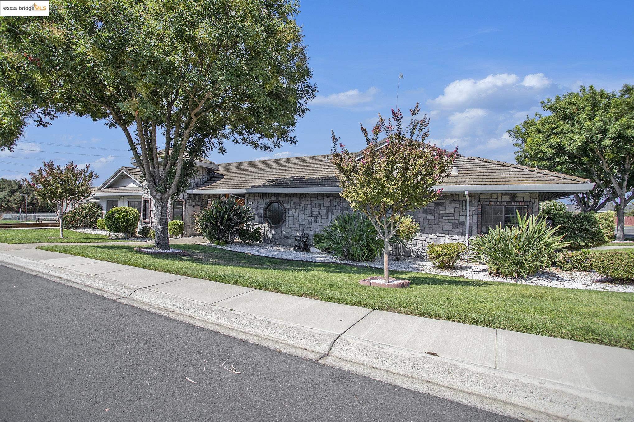 1917 Geneva Ln