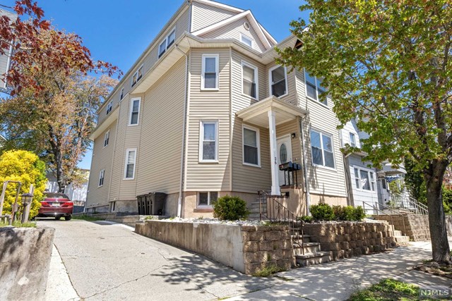 26 Van Rensselear Street