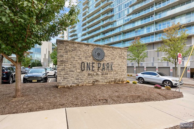 320 Adolphus Avenue 403