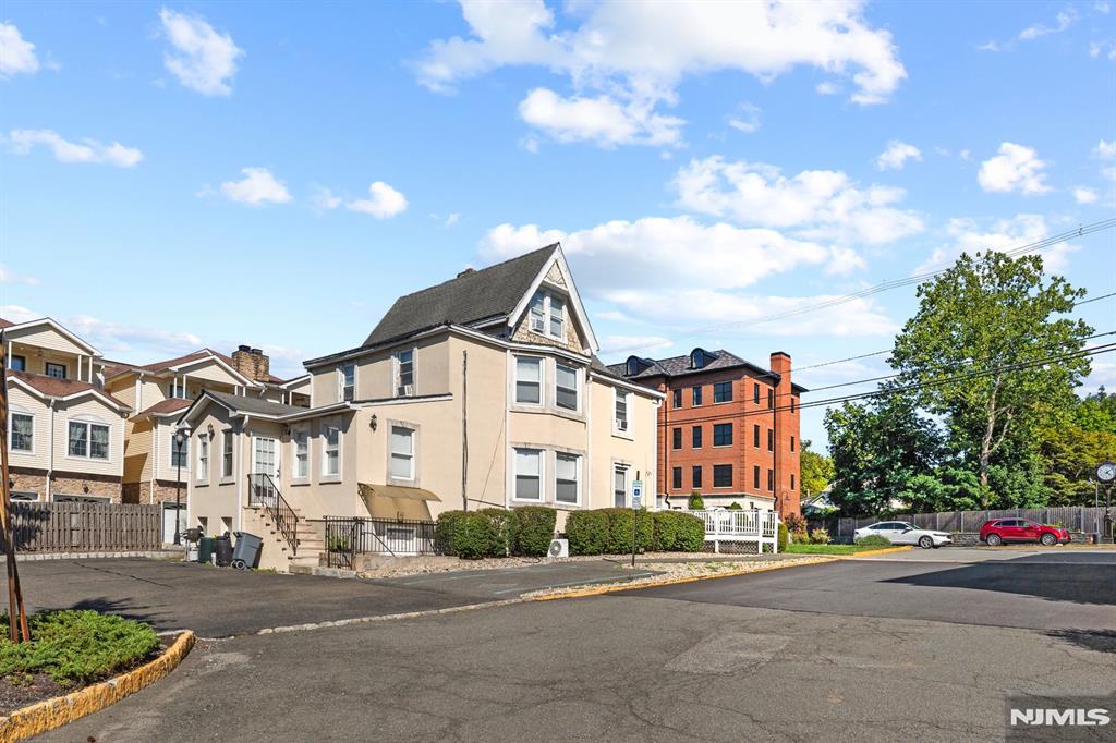 97 Roseland Avenue