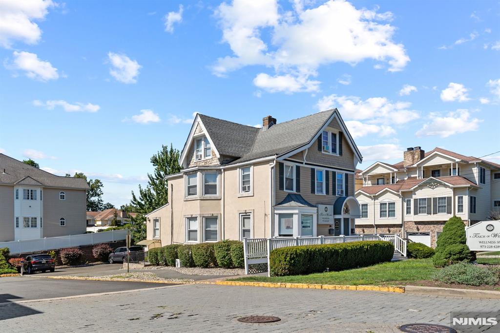 97 Roseland Avenue