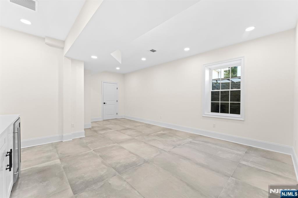 7 Swan Road