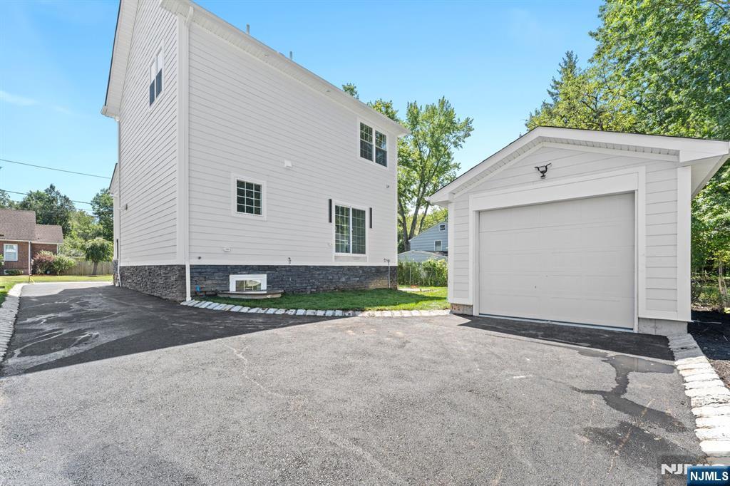 7 Swan Road