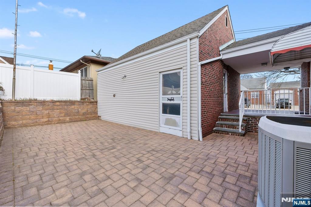 341 Westervelt Place
