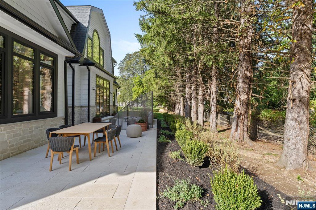 48 Pleasant Avenue