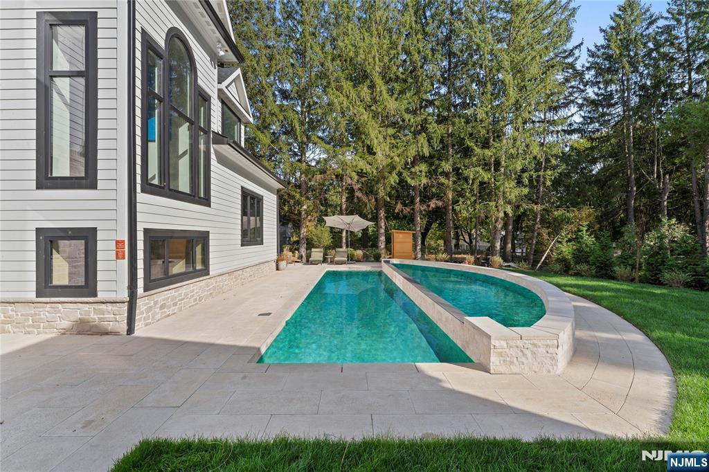 48 Pleasant Avenue