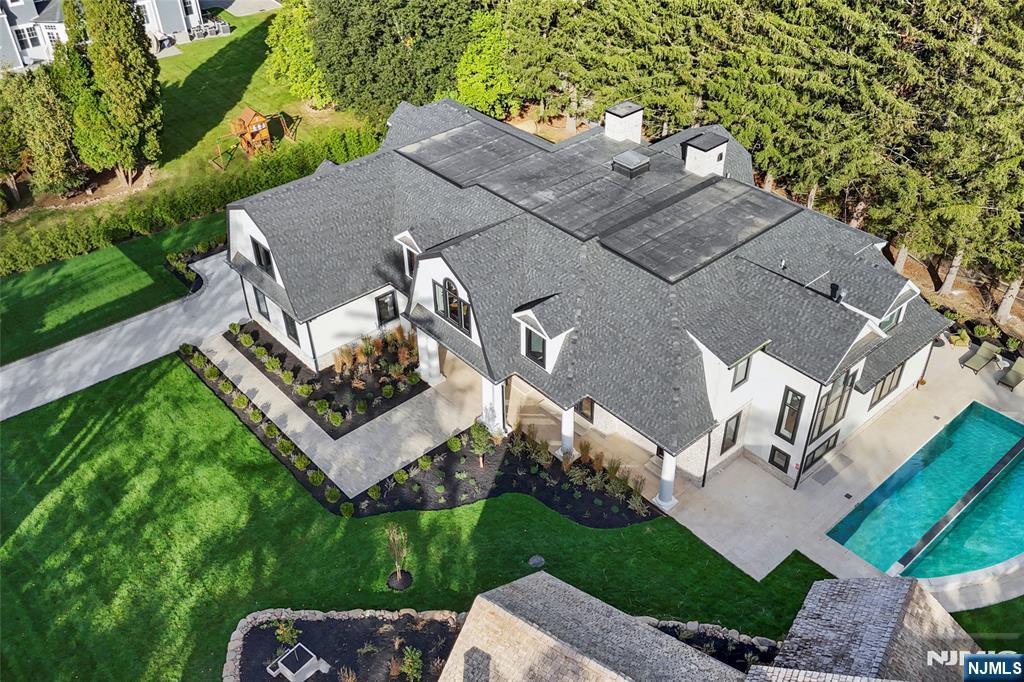 48 Pleasant Avenue
