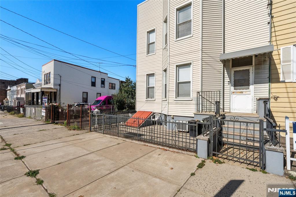 122 Broadway