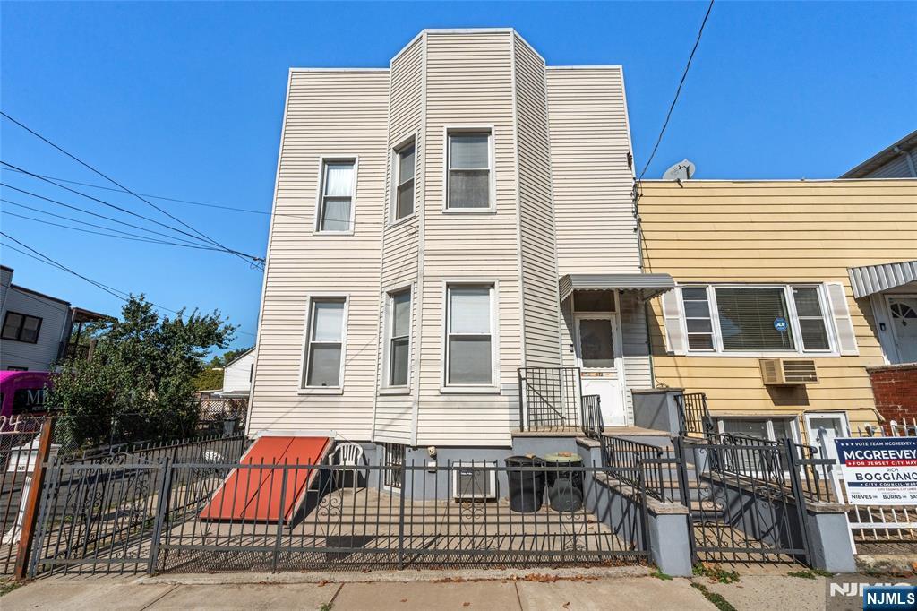 122 Broadway