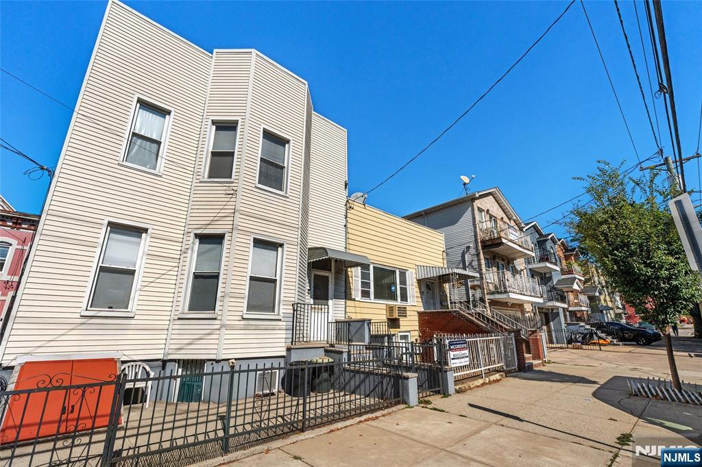 122 Broadway