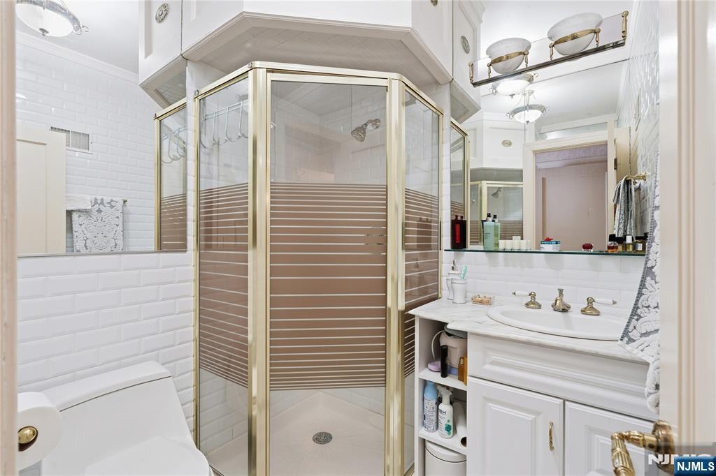 12 E Saddle River Road