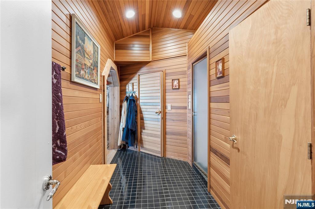 12 E Saddle River Road