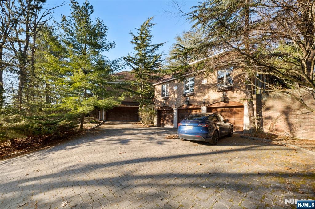 12 E Saddle River Road
