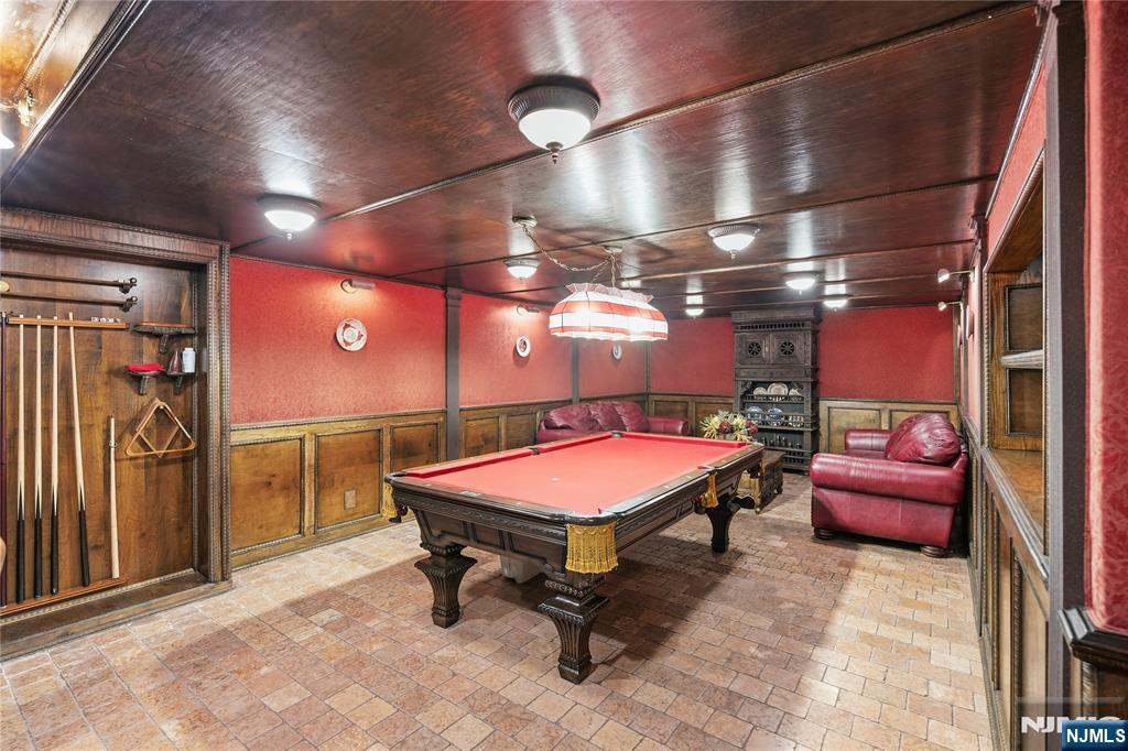 12 E Saddle River Road